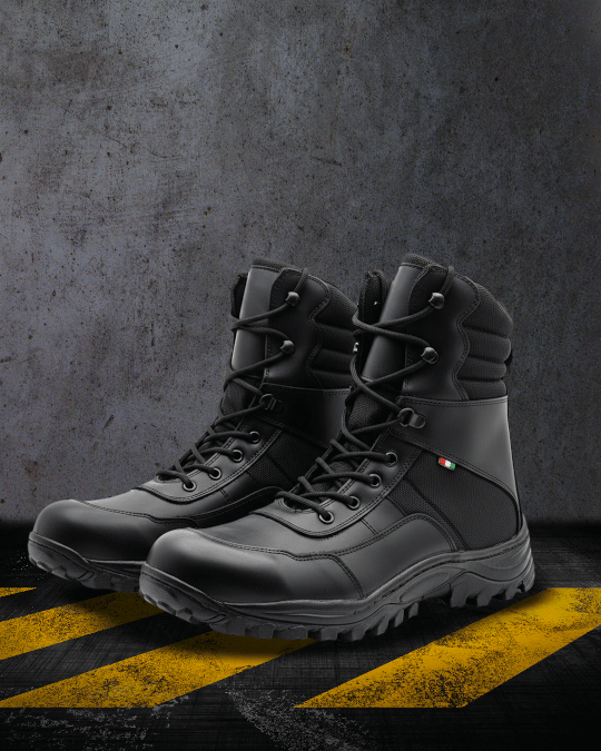 Botas de calzado industrial tipo táctico en color negro con cordones resistentes y suela de alto agarre para trabajo.